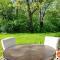 This Charming 2 bed condo is next to downtown Saugatuck and includes a pool! - ساوغاتوك