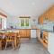 Old Oak Barn - A beautifully converted barn in idyllic setting, extremely child friendly