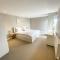Westcliff Penthouse with Sea Views and Balcony Westcliff Penthouse with Sea Views and Balcony