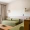 Loadstar Rooms & Suites