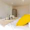 Bridge Court by Sterling Edge Apartments - Luxury Aparthotel - Stylish 1-bed Apartments - Balcony with Canal View or Private Garden - Free Parking