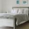 Private 2 Bedroom Cottage with Lakeview
