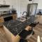Delarose Cottage, Ski, Spa, pool table & starry night
