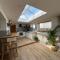 Kennel House with Hill Views - Whitland