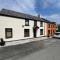 Kennel House with Hill Views - Whitland