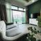 Mount Austin Palazio Lake view 3Br2Ba 2-8pax TV box near Aeon - Johor Bahru