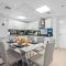 First Class 1BR Modern & Stylish Living - Dubaj