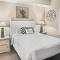 SMP 102 - Beachfront Condo - 2 Sets Beach Service!