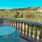 Lou Olivie, appartement climatisé avec piscine aux pieds Alpilles