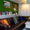 2B2B pet-friendly with views near dog park