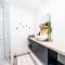 CBD Sydney - KING Suite Sussex St 2 Room 1 Parking