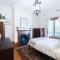 Chic Historical 3 Bedroom in The Rocks #L3