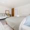 5 mins walk Bangla,beach,3BR