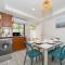 5 mins walk Bangla,beach,3BR