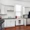 Private 2BR Condo in Uptown by Hosteeva