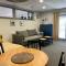 Apartament nad jeziorem Sukiel z własną plażą