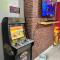 Giga Residential 4 Bedrooms, 8 guests , Near City Centre, Arcade Machine, Sky TV, Netflix, Free Wifi, Free Parking