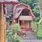Lucky BambooBungalows-Resto and Orangutan Jungle Trekking Tours