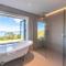 The Keep, with panoroma bay views and perfect for couples - Rocky Bay