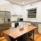 D115 Exquisite Natural Stay