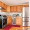 Beautiful Apartment-5 Beds-Full Kitchen-Parking-Super Clean! - Boston