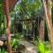 Reflective jungle treehouse with plunge pool - Tulum