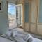Seascape - Waterfront apartment, glorious views and parking