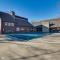 Boat Slip and Pools Waterfront Osage Beach Condo! - 欧塞奇比奇