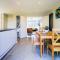 Host & Stay - Wilshire Way