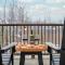Expansive Chalet, Hottub, Mtn Views, 3-mins Sunday River, Sleeps 16 - Newry