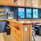 Expansive Chalet, Hottub, Mtn Views, 3-mins Sunday River, Sleeps 16 - Newry