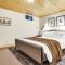 Expansive Chalet, Hottub, Mtn Views, 3-mins Sunday River, Sleeps 16 - Newry