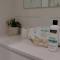 Van Gogh Apartment, Bedford - Fast Wifi, Gym & FREE Parking