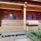 Kicking it Real Log Cabin - لا بين