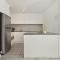 Dana-Ensuite in Central Shared Duplex Apartment
