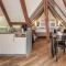 3 Epoques Apartments by Adrez