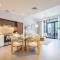 Charming 1BR Apartment in Creek Edge Tower 1, Dubai Creek Harbor by Deluxe Holiday Homes