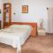 1 Bedroom Lovely Home In Notaresco