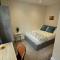 Pass the Keys Flat 3 · Stylish Modern Apt with Patio - Telford