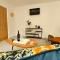 Pass the Keys Flat 3 · Stylish Modern Apt with Patio - Telford