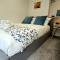 Pass the Keys Flat 3 · Stylish Modern Apt with Patio - Telford
