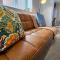 Pass the Keys Flat 3 · Stylish Modern Apt with Patio - Telford
