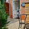 Pass the Keys Flat 3 · Stylish Modern Apt with Patio - Telford