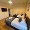 Clare House - sleeps 14 - Bedford