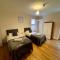 Clare House - sleeps 14 - Bedford