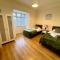 Clare House - sleeps 14 - Bedford