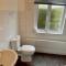 Clare House - sleeps 14 - Bedford