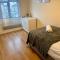 Clare House - sleeps 14 - Bedford