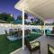 The Vibrant Retreat - Villa With Private Patio
