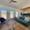 Timber & Tin E 2Bed 2Bath w Pool & Rooftop Deck